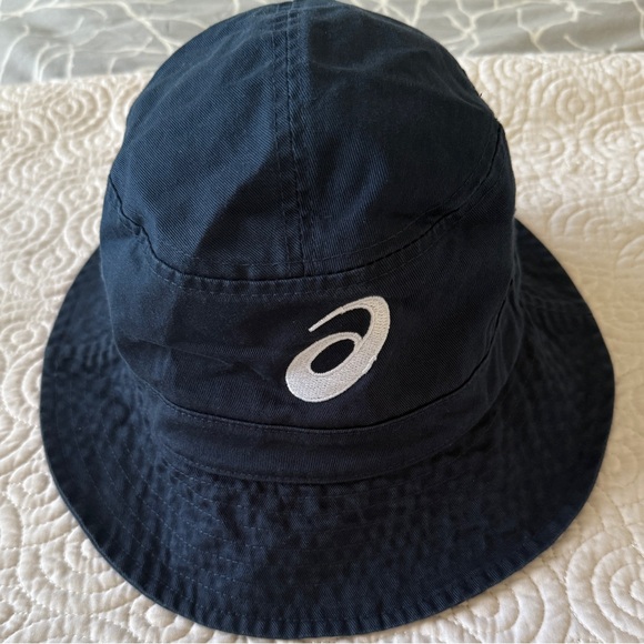 Asics Dark Blue Bucket Hat with Logo - Picture 1 of 2